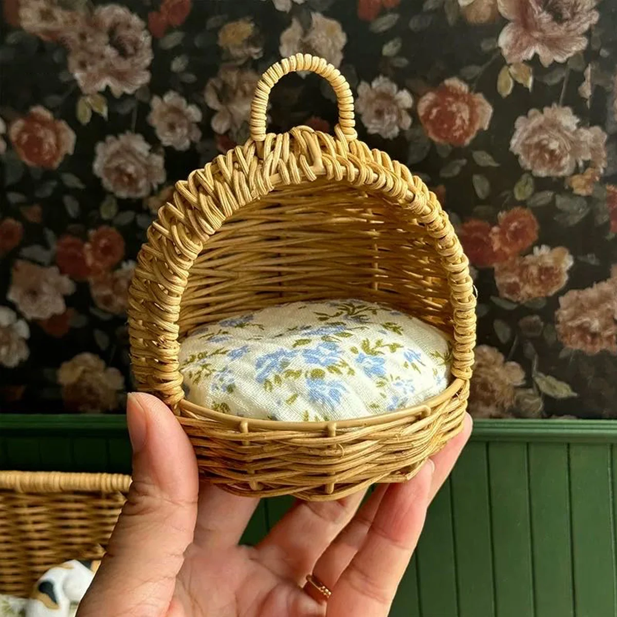 1:6-1:12 Mini casa de perro de ratán hecha a mano de simulación adecuada para Bjd Ob11 adorno de casa de juguete regalo del Día de los niños regalo de cumpleaños