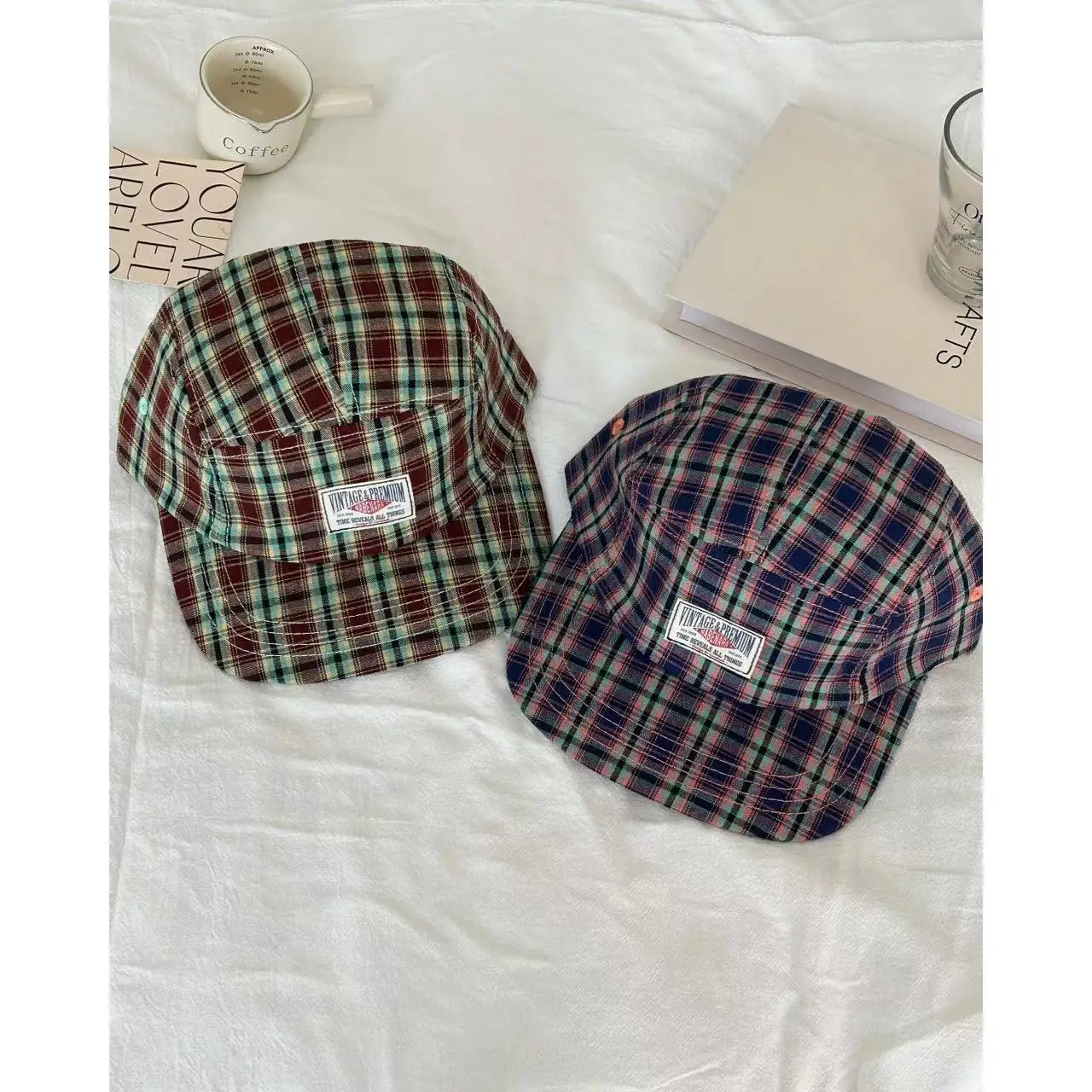 

Plaid Labeling Baseball Cap Design Retro Minority Versatile Face Slimming Fashion Artistic Peaked Cap