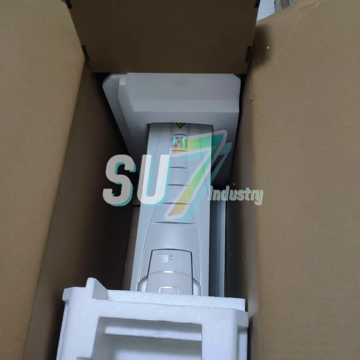 محول التردد ACS510-01-017A-4 ACS510-01-025A-4 جديد في المستودع