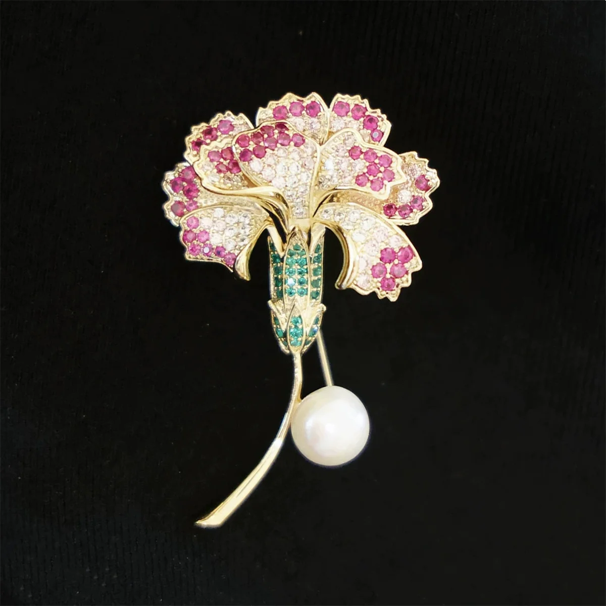 1Pc Sweet and Exquisite Carnation Brooch Elegant and Unique Flower Pin Unique and Gentle Jewelry Accessories Party Festival Gift
