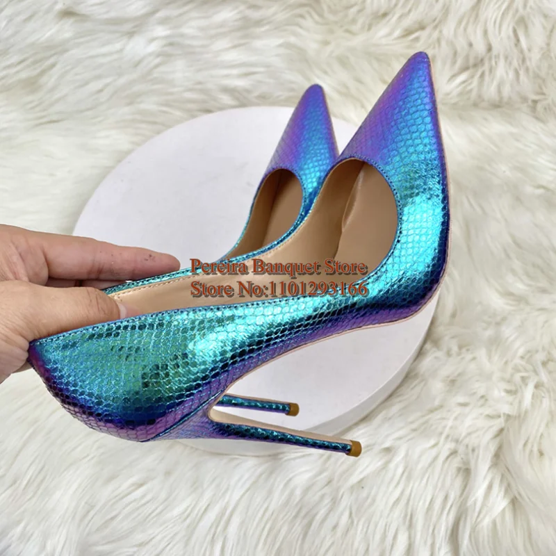 حذاء أنيق من جلد الثعبان الأزرق مطبوع بكعب ستيليتو حذاء سهل الارتداء بنمط الثعبان PU حذاء نسائي