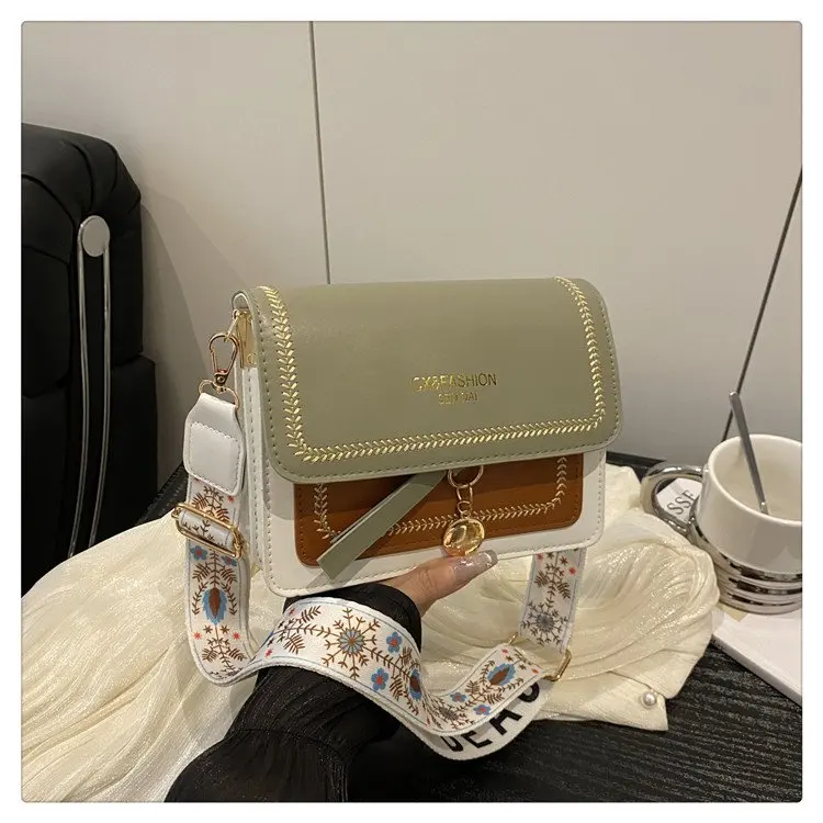 

2025 Winter New Women's Bag Cover Type Average Size Messenger Bag 2025 Winter Women