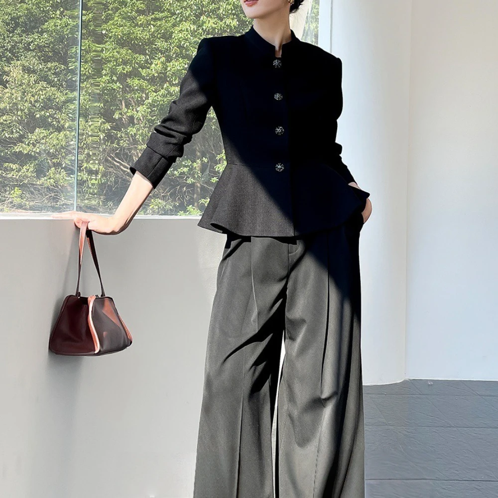 TWOTWINSTYLE سترة سوداء مقسمة واحدة الصدر أنثى الوقوف الرقبة طويلة الأكمام التخسيس أنيقة المرأة السترات موضة الخريف