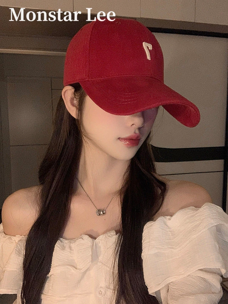monstar-large-head-size-7-letter-baseball-cap-women's-wide-brim-face-covering-small-face-effect-red-duckbill-cap-casual