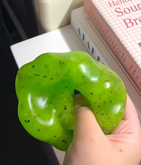 Simulation Kiwi Fruit Fluid Squishy Small Desktop Ornament Soft Gel Squeeze Toy Realistic Kiwi Fidget Toy Stress Relief