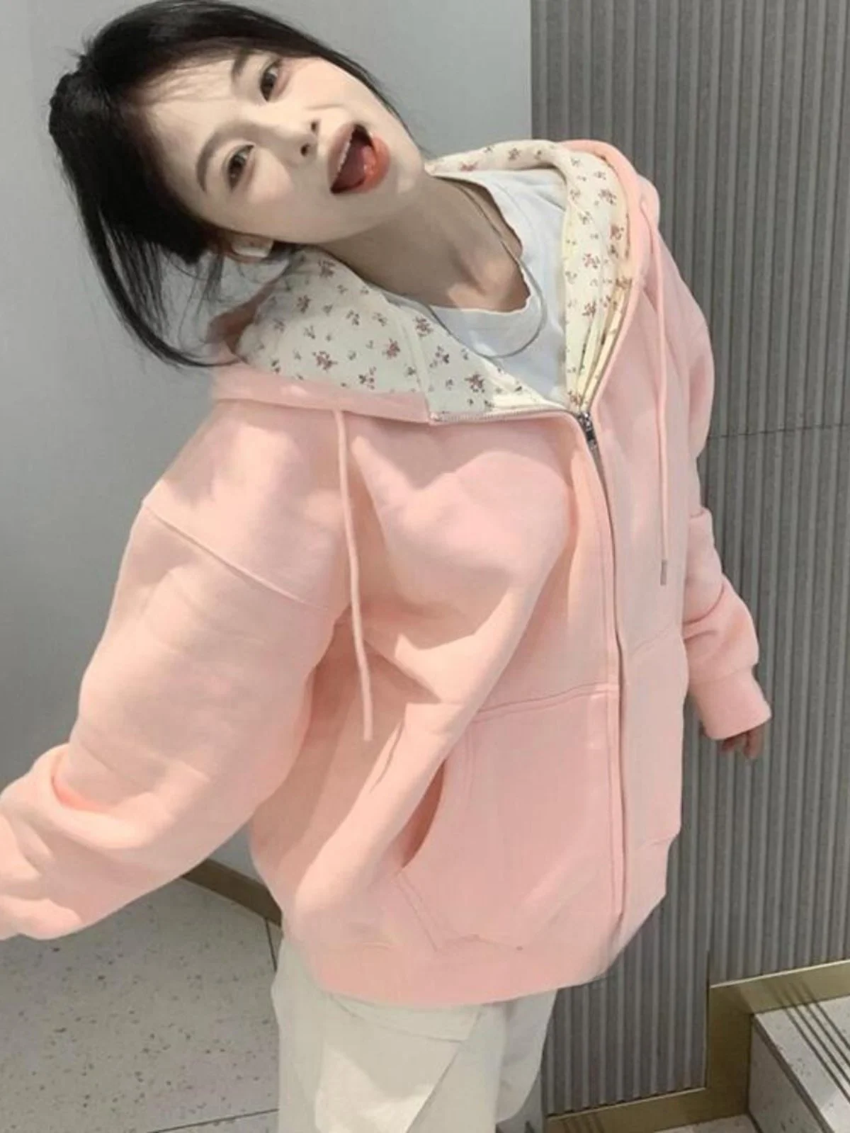 

Ретро-американская розовая толстовка с цветочным принтом, женская свободная флисовая кофта на молнии, верхняя одежда для ранней весны, новая повседневная уличная одежда