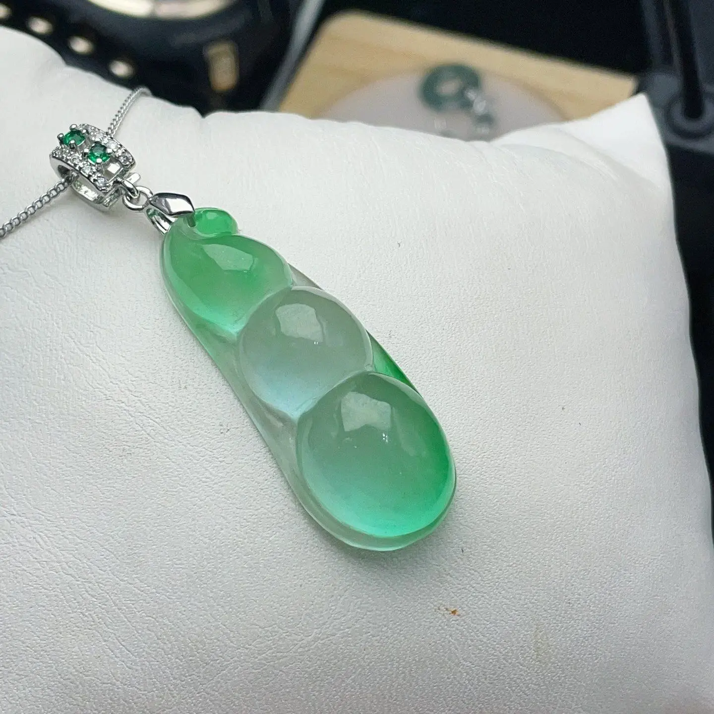 

Jade high ice floating green Fudou pendant personalized new ice transparent water fine carving versatile fashion gift boutique
