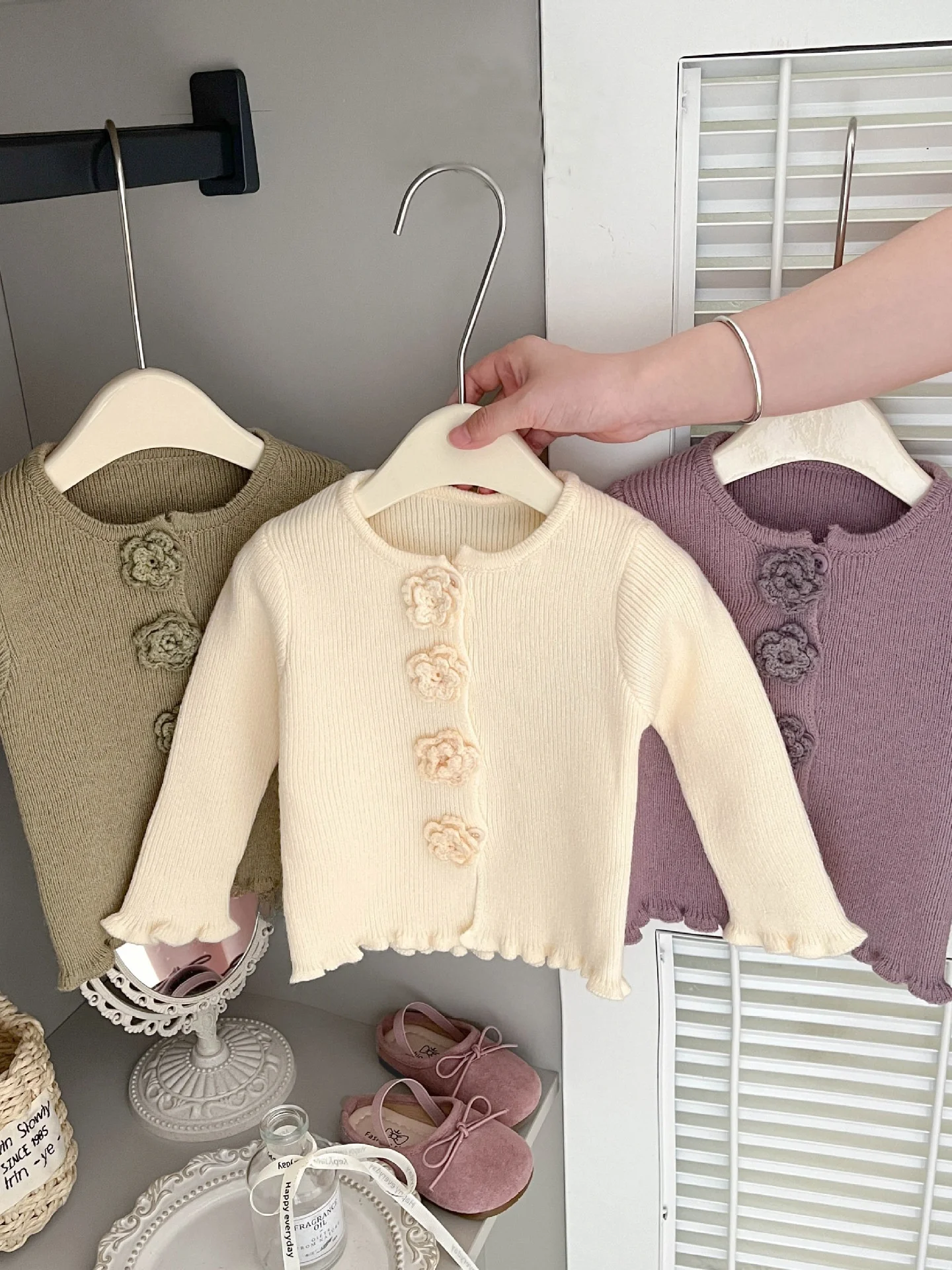 

Sweet Knitted Sweater with 3D Flower Design for Baby Girls Cardigan Sle Warmth Providing Long Sve round Ne Top for Aut...