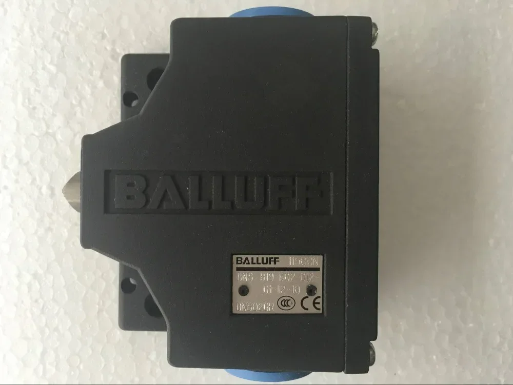 BNS 819-B02-D12-61-12-10  New Original BALLUFF  Limit Switch Travel Switch