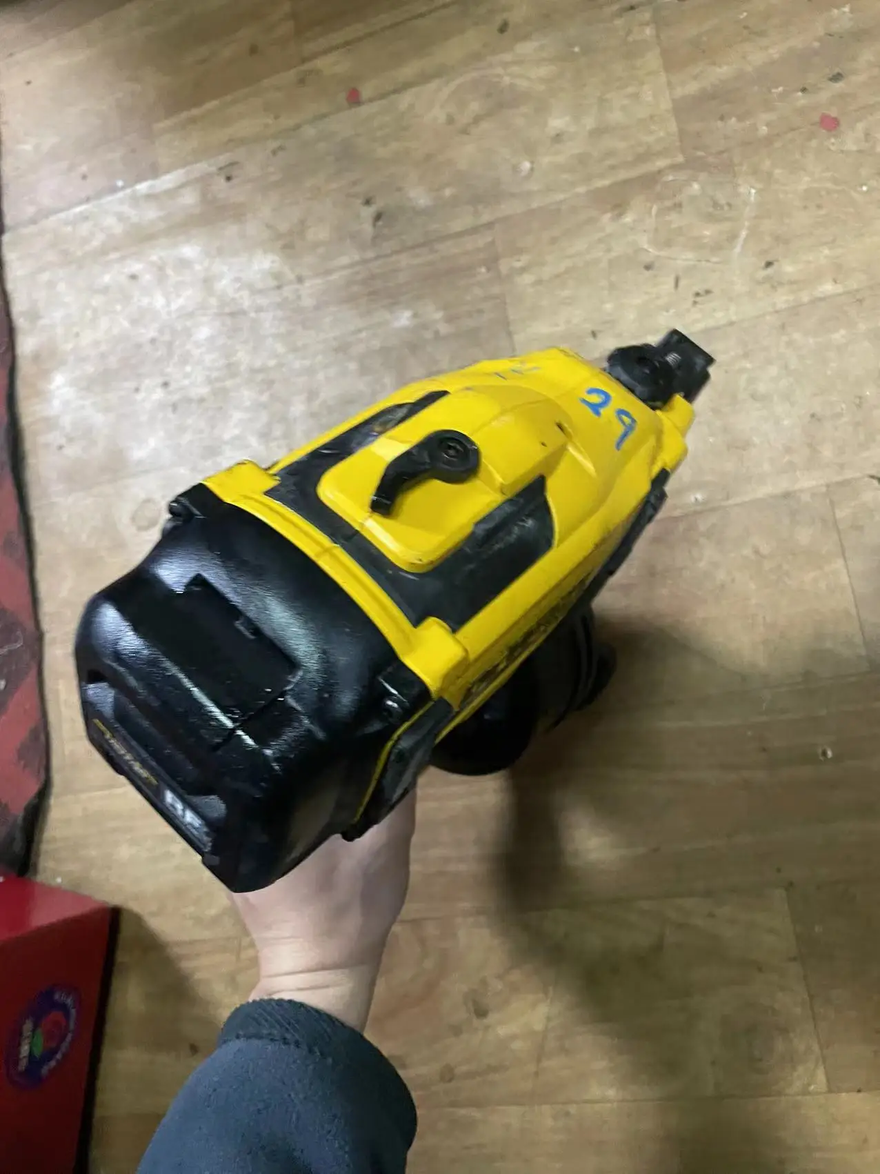 DEWALT DCN45RN 20V MAX Lithium-Ion 15-Degree Cordless Roofing Nailer,USED,SECOND HAND