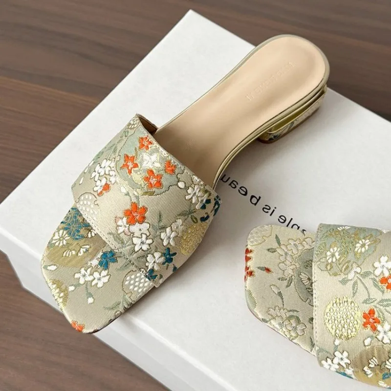 

Women's Slippers Square Heel Embroider Square Toe Shoes Women Leisure Dress Ethnic Retro Anti-Slip Sole 2025 Zapatillas De Mujer