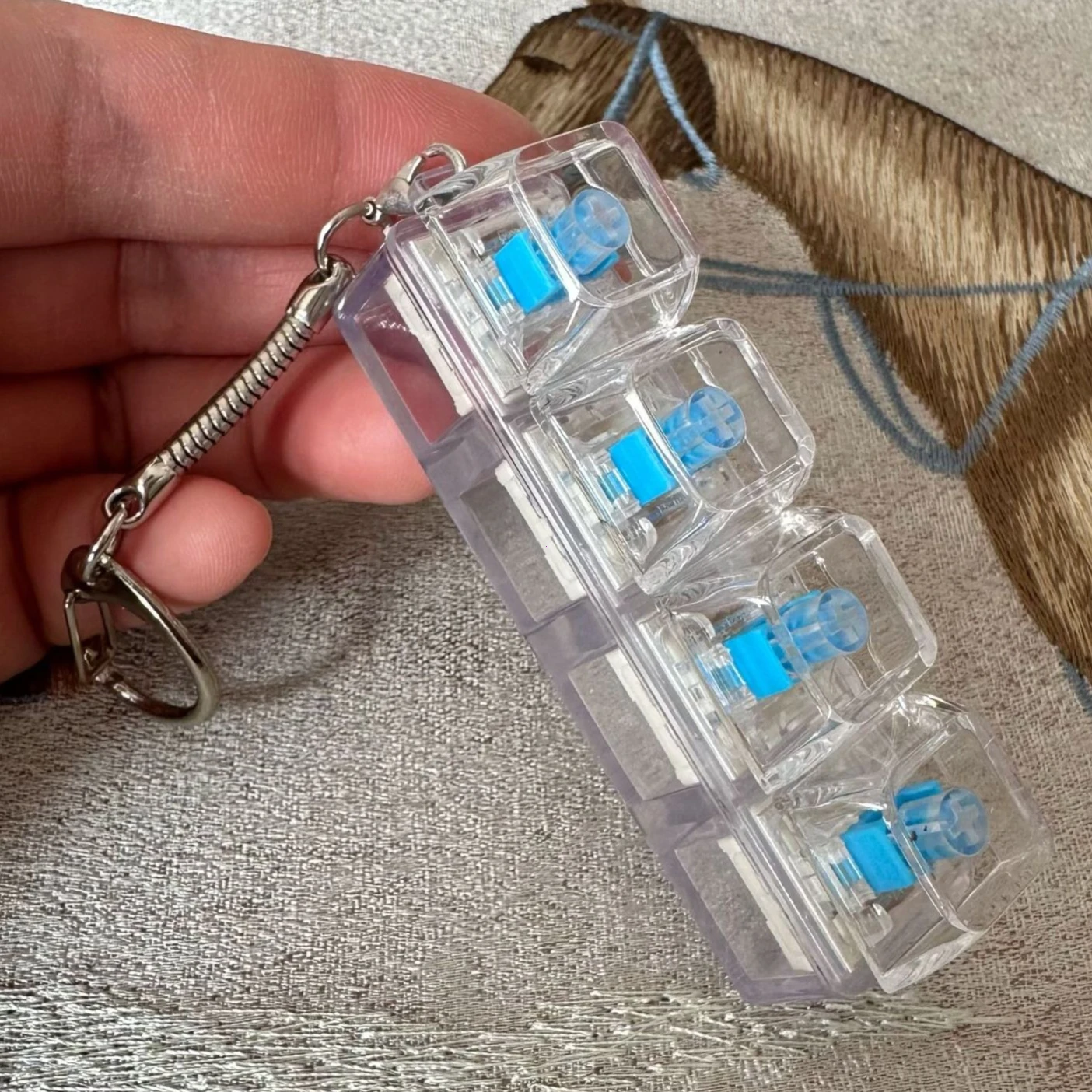 لعبة غطاء مفاتيح فيدجيت LED - لعبة حسية لفرس كريستالي لتخفيف التوتر ولوحة المفاتيح وأداة فيدجيت للبالغين والأطفال