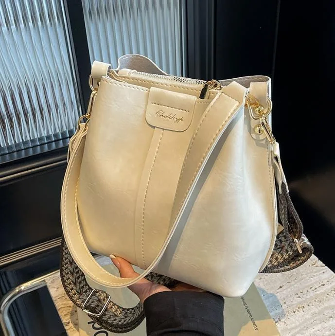 

Trendy Large Capaci oulder Bag Women's Crossbody Bag Wide Strap Single Scissors Buet Bag Sweet School Sle PU Soft Sur...