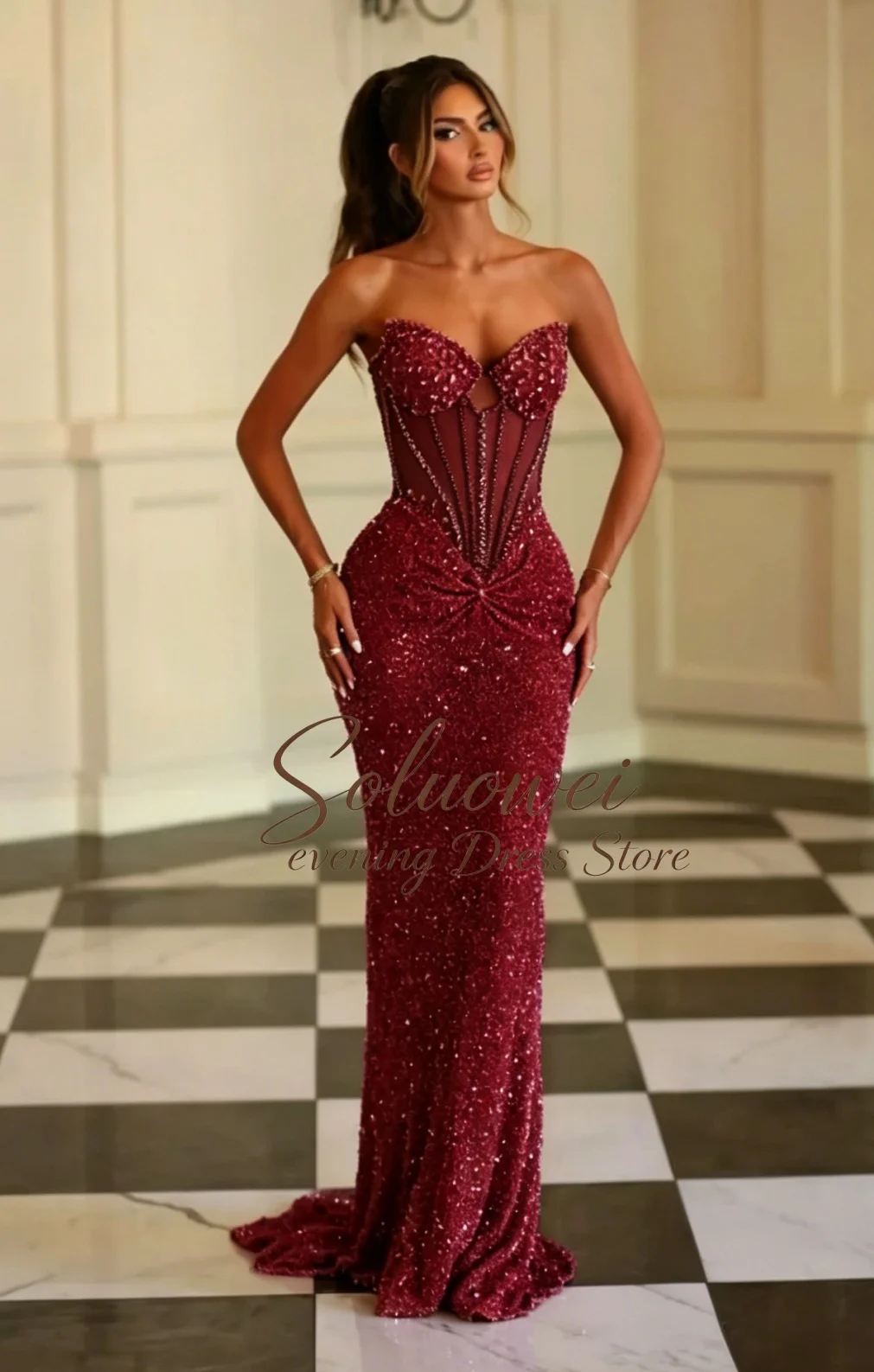 Maßgeschneidertes, elegantes, glitzerndes, perlenbesetztes Ballkleid mit trägerlosem, rückenfreiem, ärmellosem, bodenlangem Partykleid. Drvestido de festa