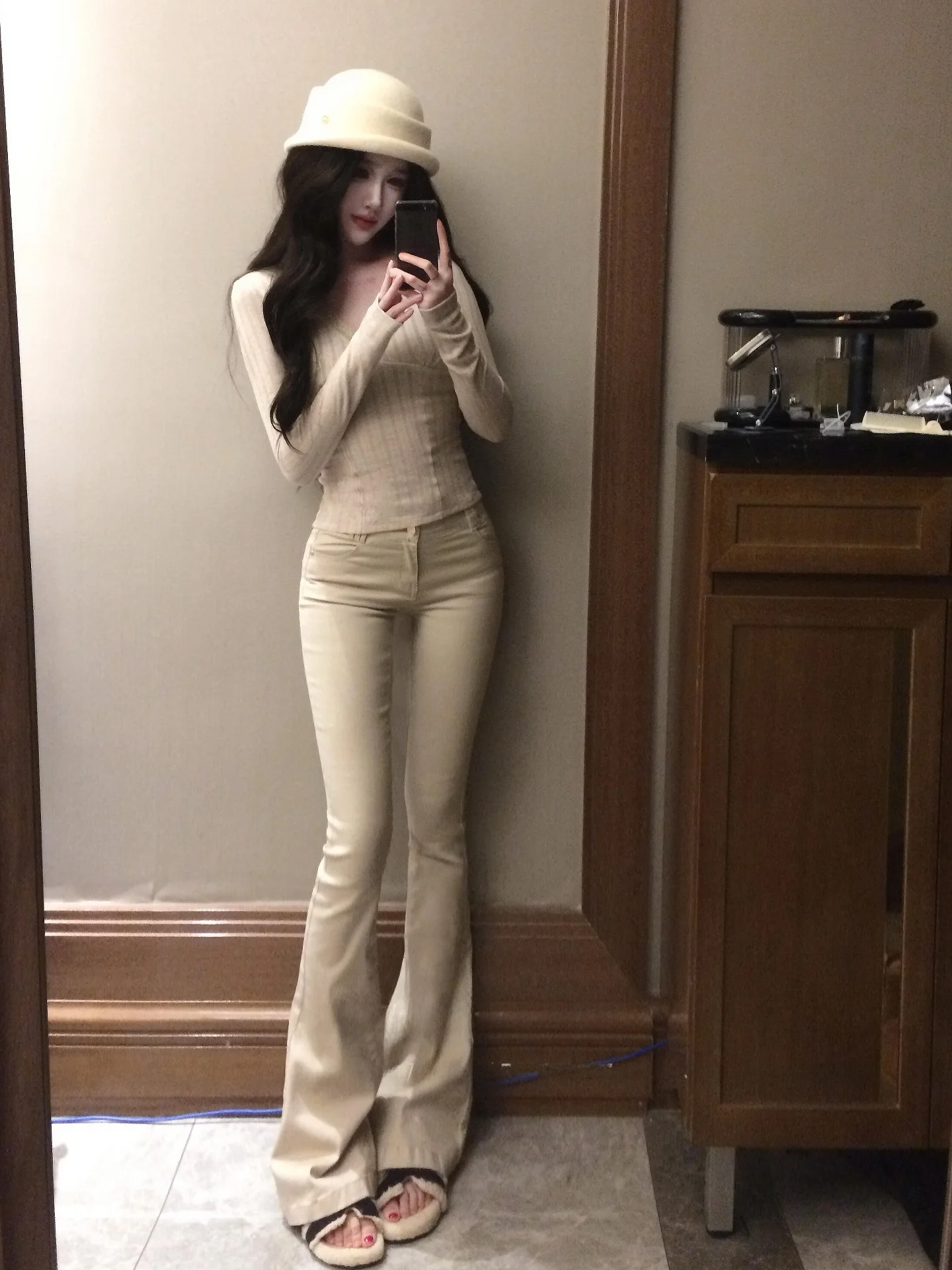 

High Waist Flared Jeans Women's Tight Fitting Cheek Enhancing Slimming Leg Lengthening Bell Bottoms Casual Style Autumn Wear