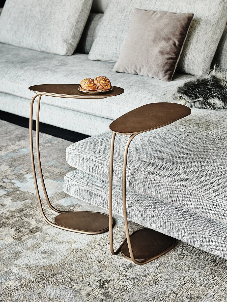C-shaped sofa side several narrow living room side table movable extremely narrow art sales office coffee table