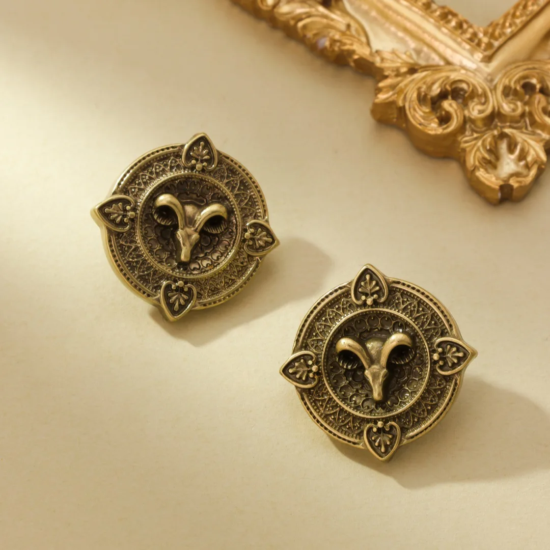 Retro Sheep Head Medieval Fashion Jewelry Palace Temperament Silver Needle Earrings for Women 0249