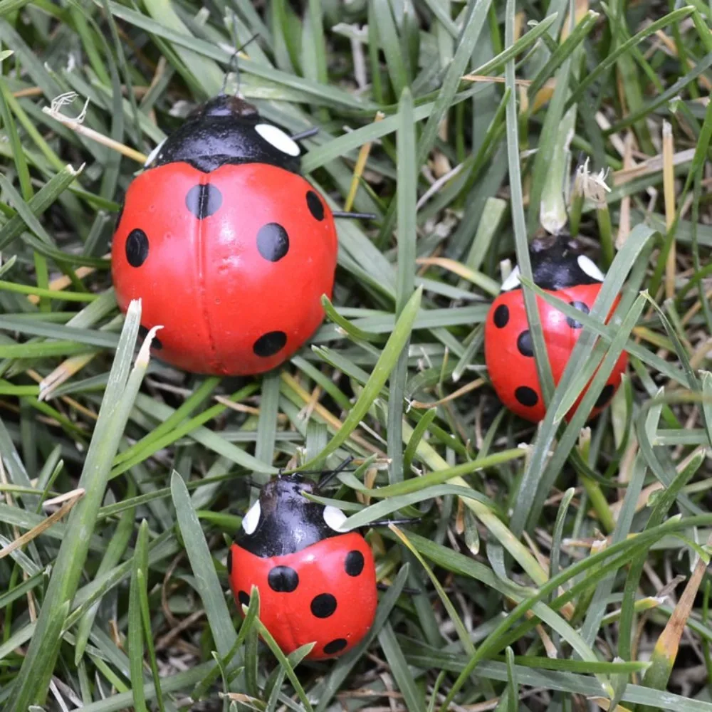 4PCS Realistic Mini Insect Animal Toy Garden Simulation Ornaments Artificial Garden Insect Figurine Bee Snail Mantis