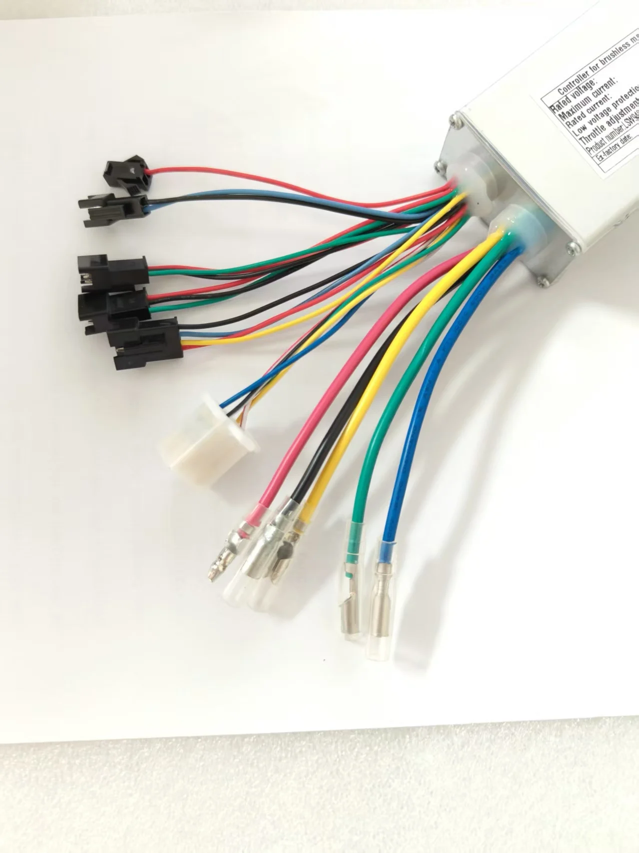 

Ebike Brushless Motor Controller LSW940-2-3 36V 6A Suitable for Electric Bicycles Scooters Fat-Tire Bikes Speed Controller