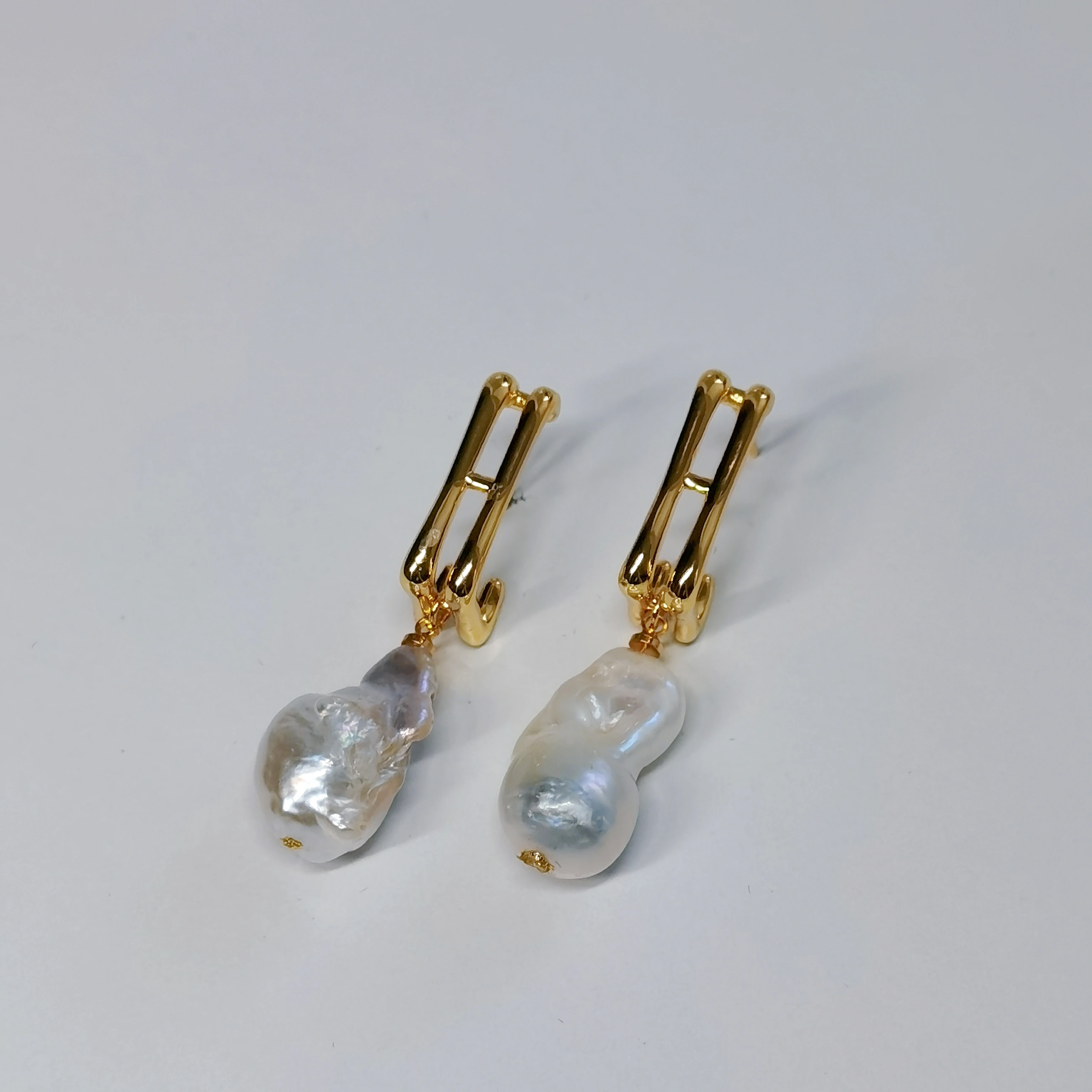 

Stock Available Baroque 18-20mm Size Freshwater Pearl Earring Silver 18K Gold Plated White Drop Pearl Earring for Women