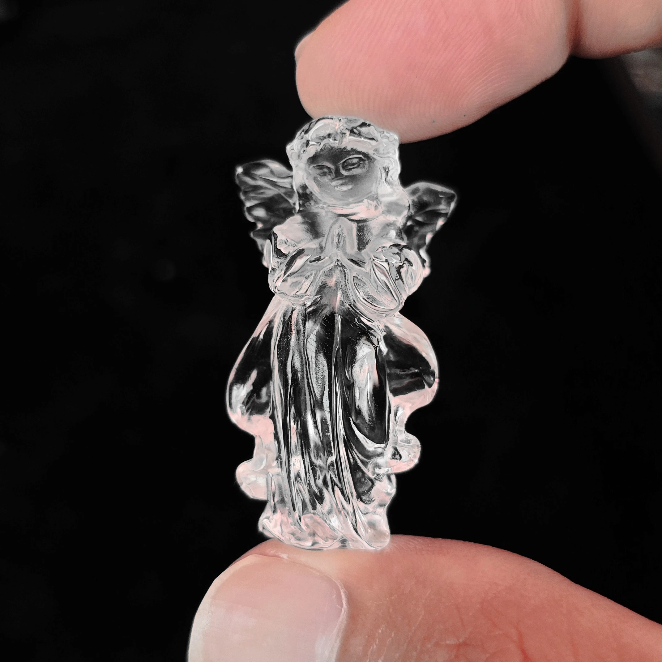 Natural Clear Quartz Angel Figurine 4cm Translucent Crystal Praying Guardian Angel Statue Desktop Decor Pocket Stone 1 Pc