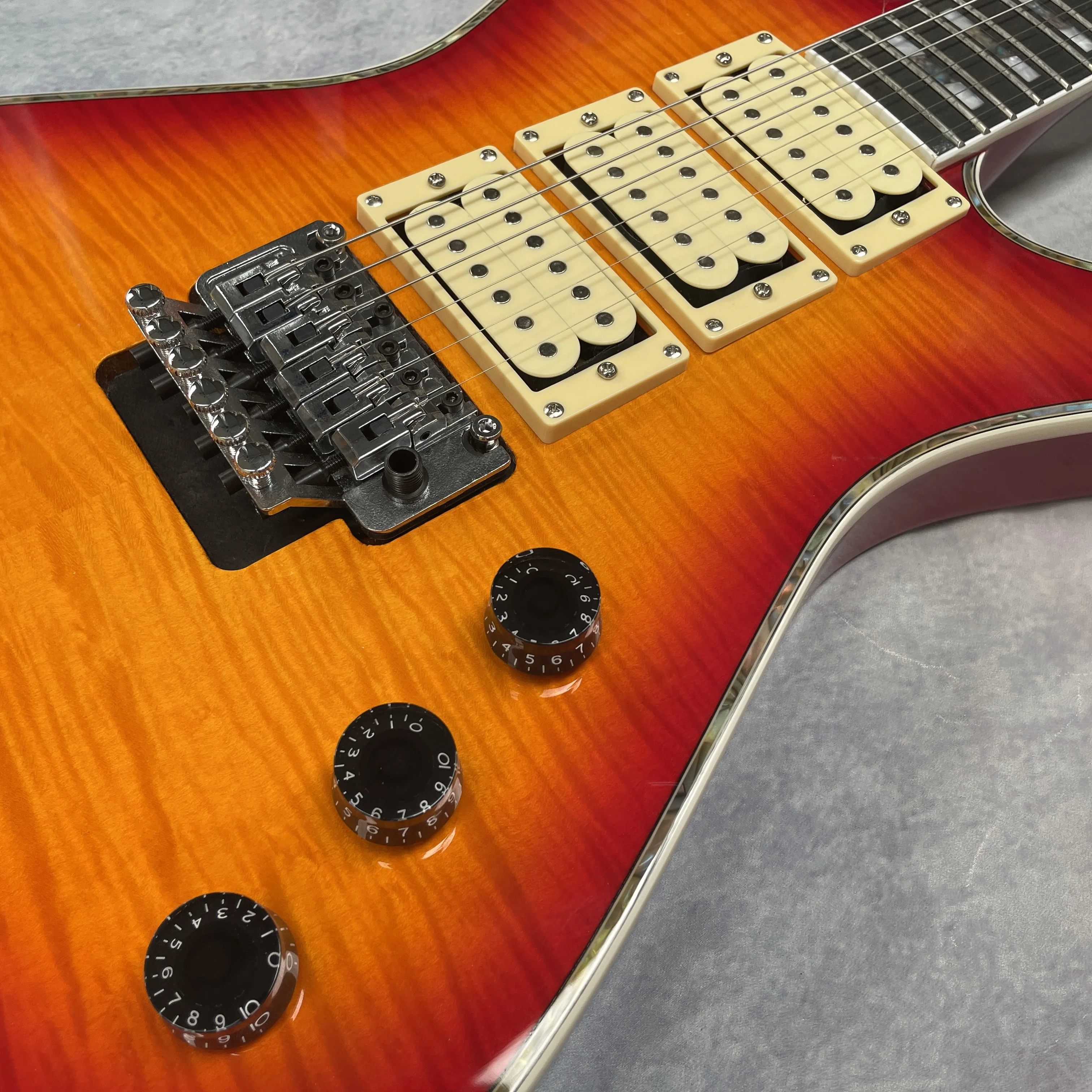 6-string electric guitar,flame tiger-stripe top, HHH pickups,tremolo system guitars,professional speed-picking electric guitarra