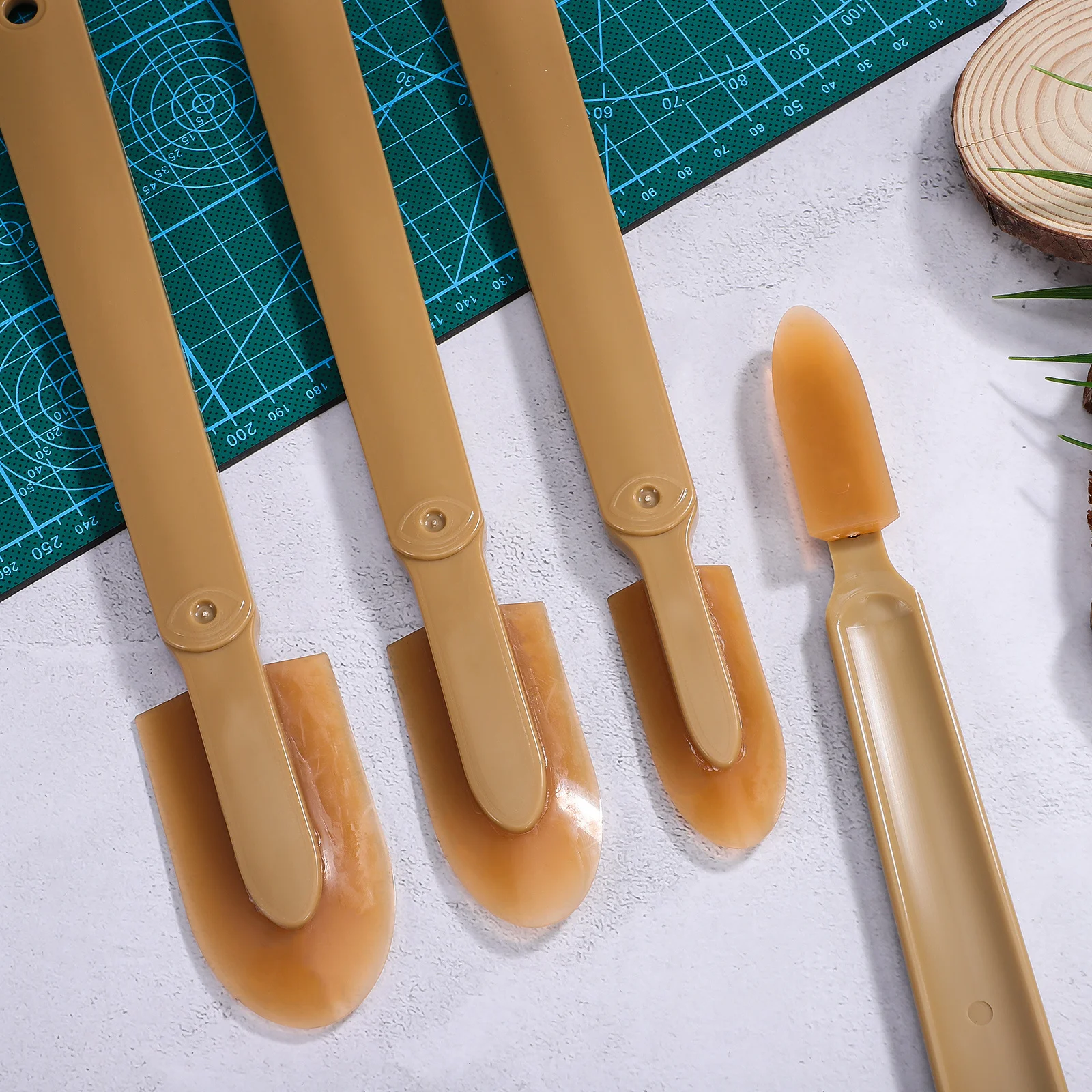 

4 pcs Caulking Spatula Tool Set Durable Grout Removal Scraper Multi-Functional Caulk Finishing Applicator For Wall Floor Gap