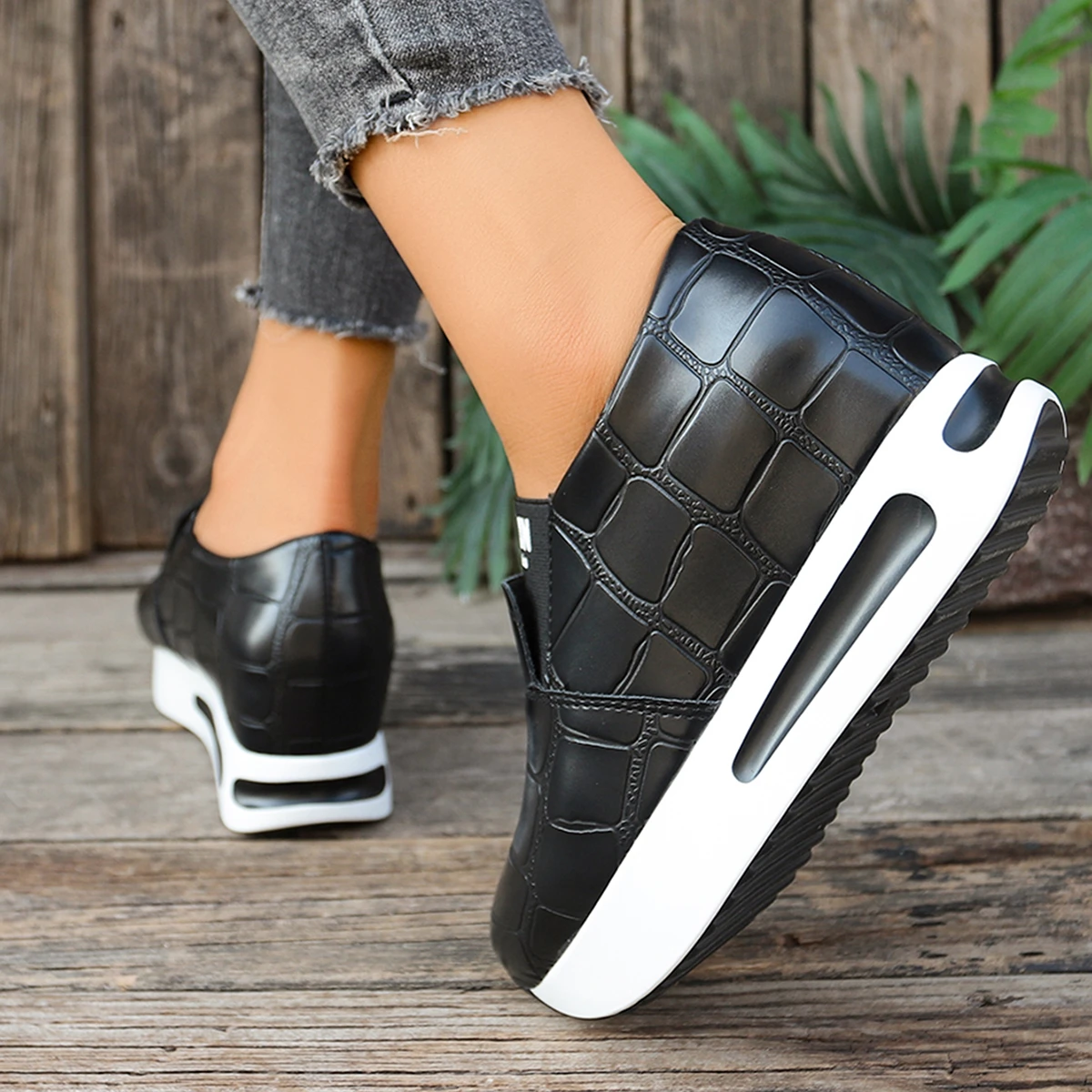 Damen Komfort-Sneaker mit Krokodilmuster, Slip-On, Keilabsatz, Plateau, Luftpolster, Alltagsschuhe – Detail 3