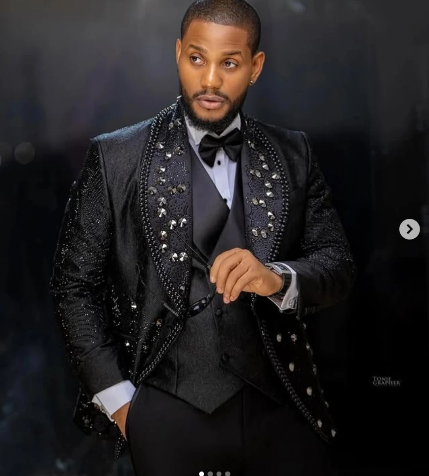 Glitter คริสตัลสีดําผู้ชายชุด 2 ชิ้นเสื้อ + กางเกงกางเกงเดี่ยวงานแต่งงานเสื้อ Tuxedo สํานักงานอย่างเป็นทางการสีแดงพรม Coat
