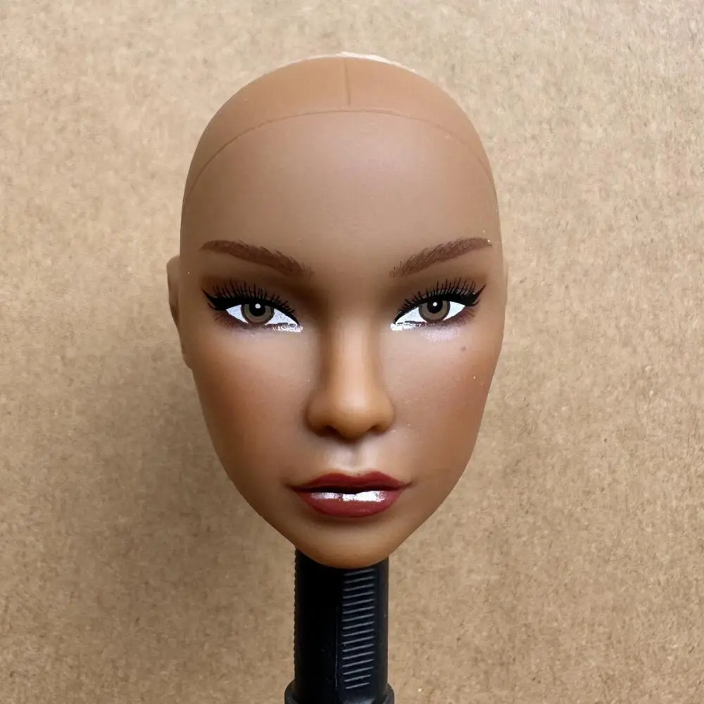 1/6 Maßstab Modellpuppenköpfe mit Maulwurfdetail, mehrfarbige Haaroptionen, braune, weiße, beige Hauttöne für Puppenbau-Sammlerstücke – Detail 6