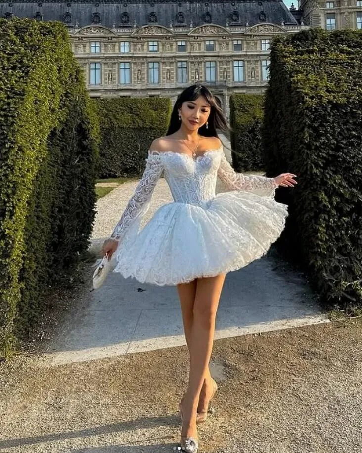 Kleines weißes Kleid, luxuriöse Spitze, kurze Strandhochzeitskleider, maßgeschneidert, langärmelig, Urlaub, Brautmode, Hochzeit, Party, Outfit