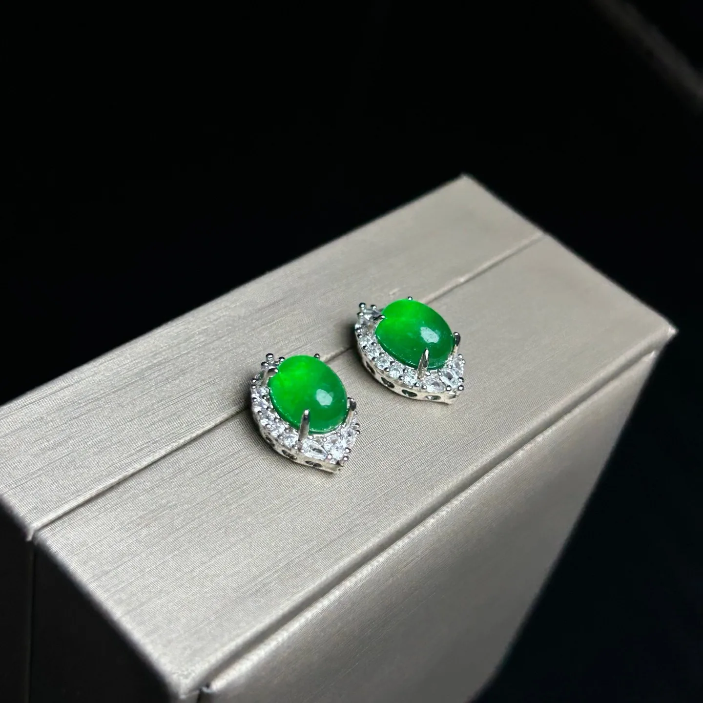 Real Natural Perfect High Ice Green Myanmar Jade Jadeite earrings