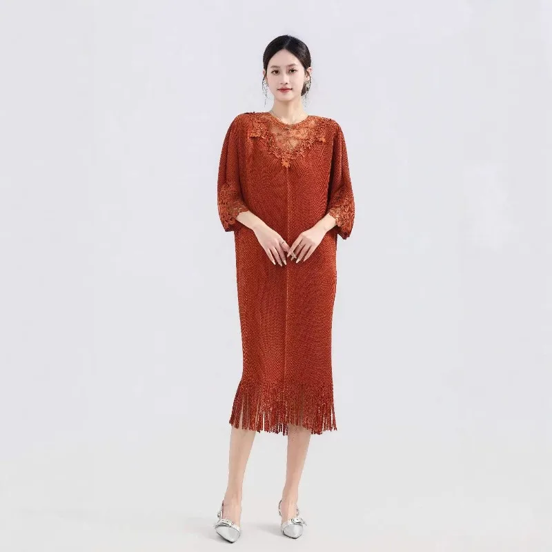 Miyake robe plissée 2026 nouveau col rond dentelle frange creuse conception tempérament décontracté grande taille extensible bureau longues robes