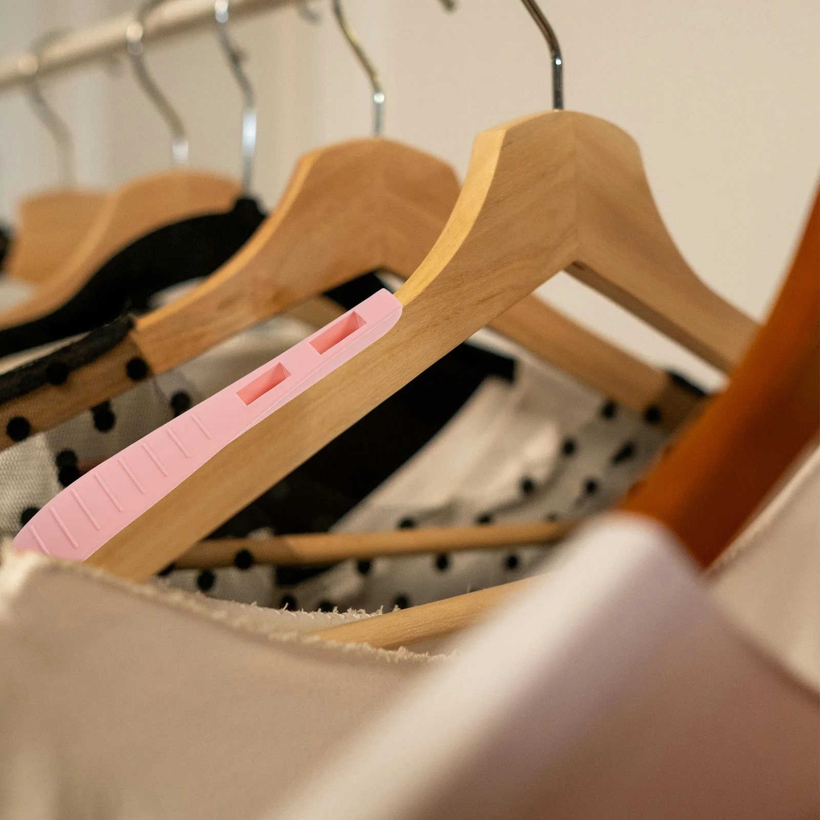 

40Pcs Non-Slip Shoulder Pads for Hangers Wide Protectors Antislip Design No Residue Material Suit Support Suit Shoulder Support