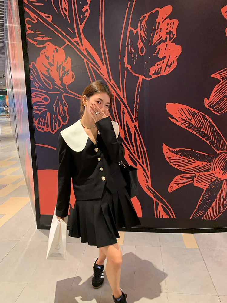 

Early Autumn Bla Ele Lady Outfit Set with Coat And Pleated Skirt Faionable Two-Piece Ensemble for Women