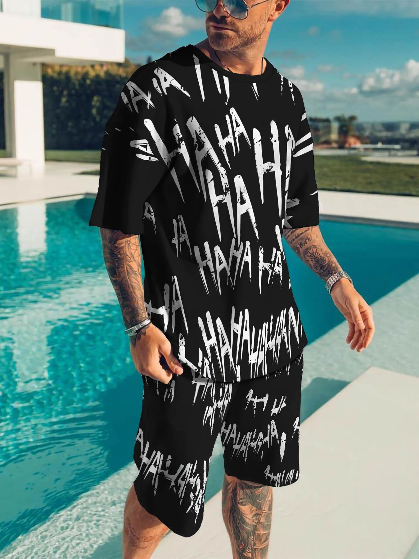 

Fashion Men's Casual Sports Suit Round Neck T-shirt and Shorts Two Piece Set of Shirt and Shorts