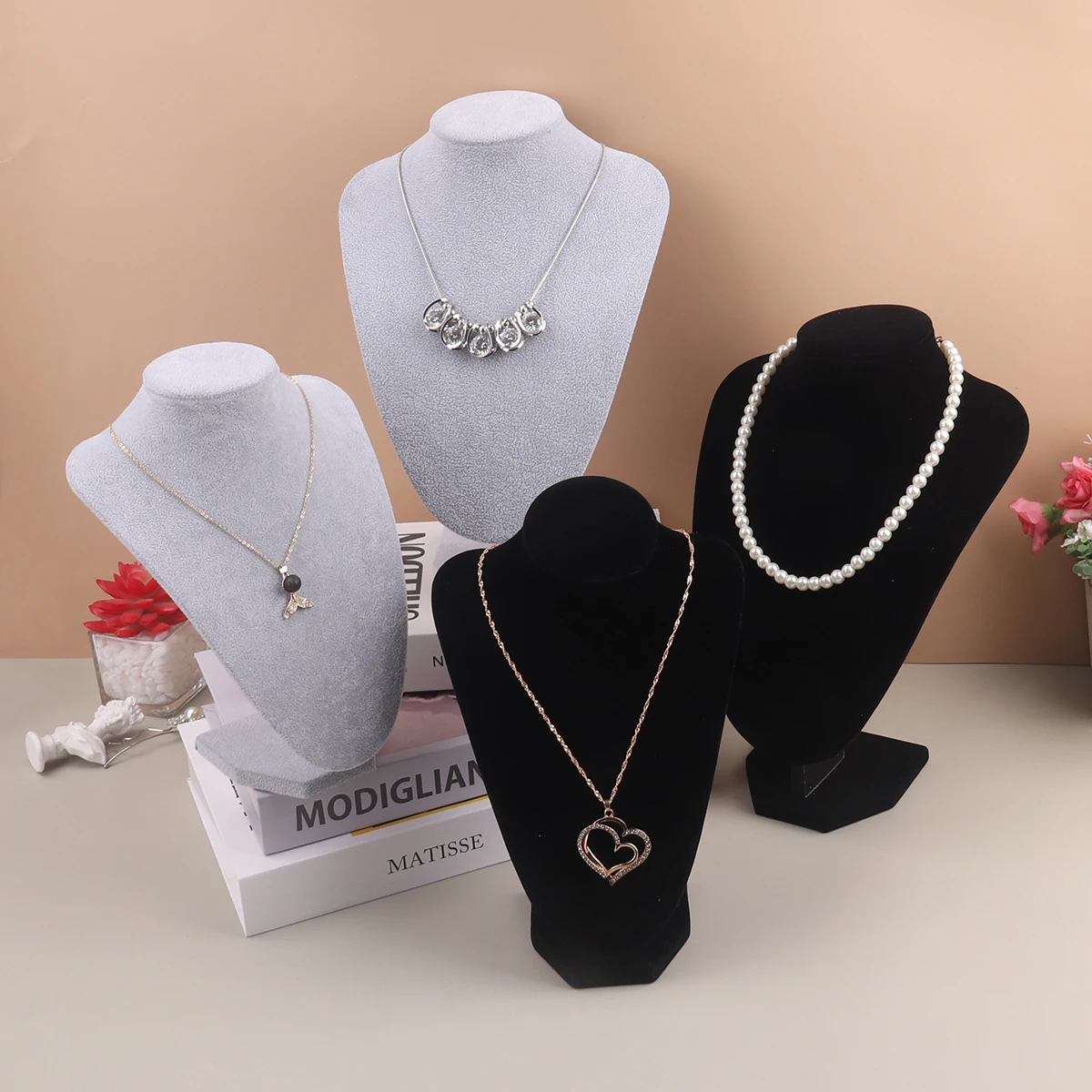 

Velvet Portrait Necklace Display Pendant Organizer Jewelry Display Stand Jewelry Mannequin Bust Necklace Pendant Window Display