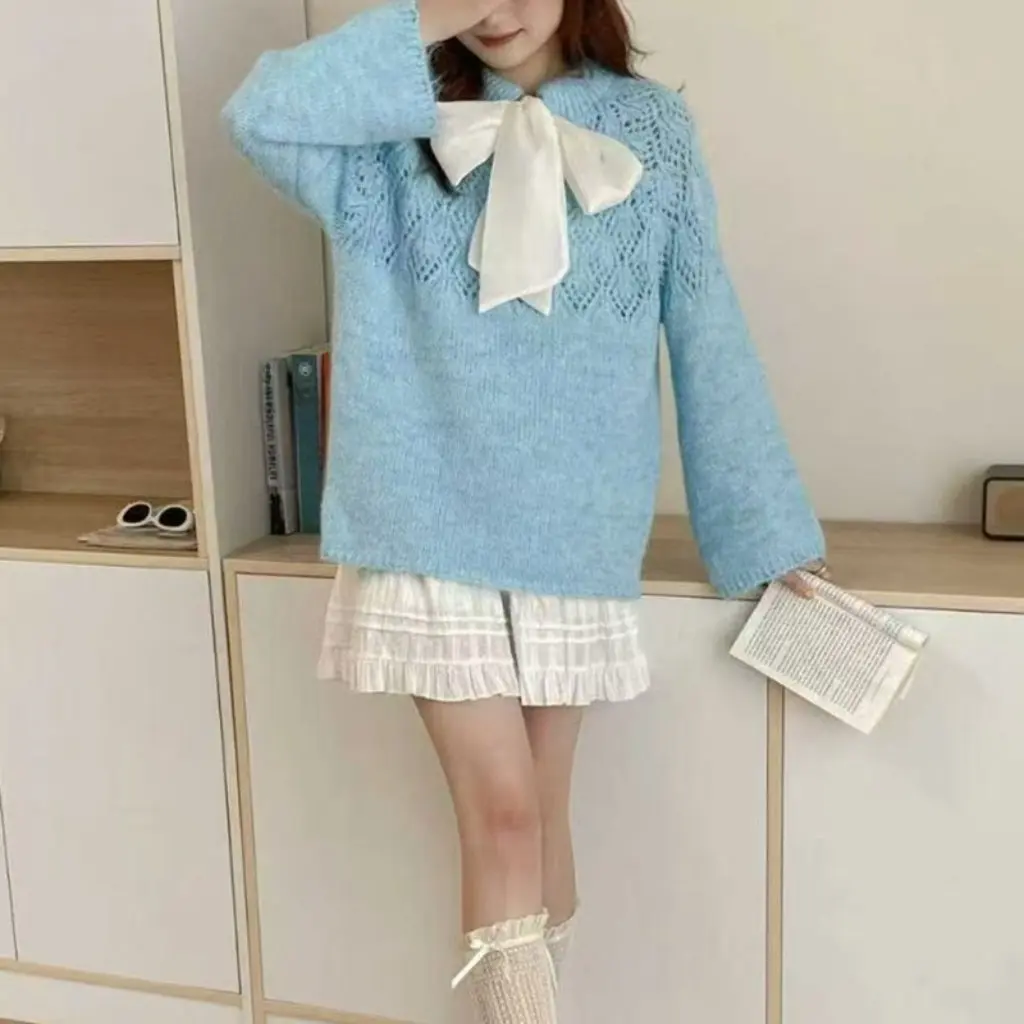 

Женская возрастная рубашка в западном стиле, полый свитер с милым бантом, топ для осенней одежды, французский дизайн, повседневный шик