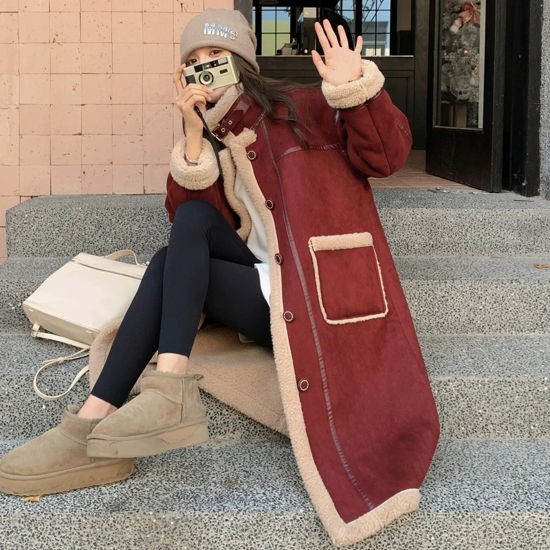 

Цельное пальто с красным мехом, женское средней длины, новинка 2026, зимняя толстая замша, хлопковая парка из овечьей шерсти, женские свободные теплые пальто