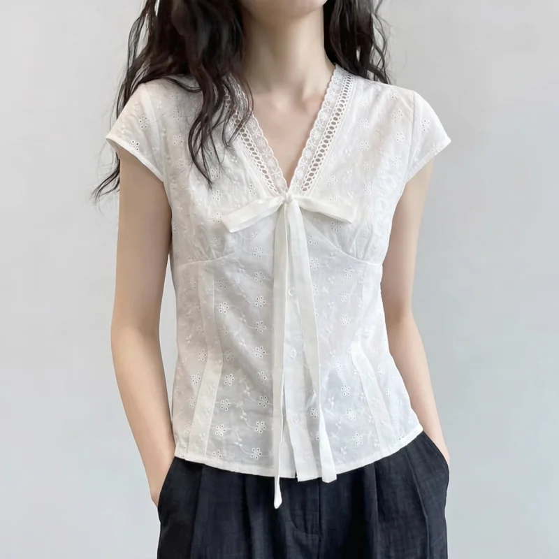 

Elegant Lace Trim Hollow V-neck Short Sleeve Shirt Women Summer Design Slimming Top French Style Fashion Fit Lace Blouse