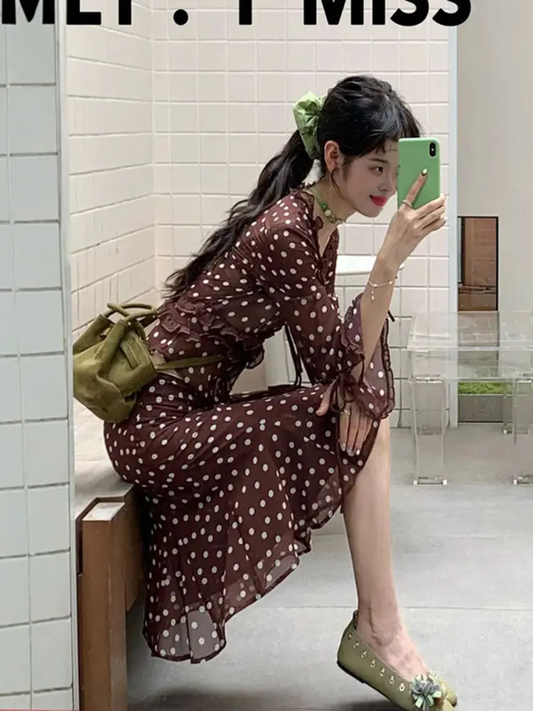 

Retro Unique Beautiful Floral Print Top And Half Skirt Two-Piece Set Elegant Complete Outfit Spring 2026 Women's Fashion Set