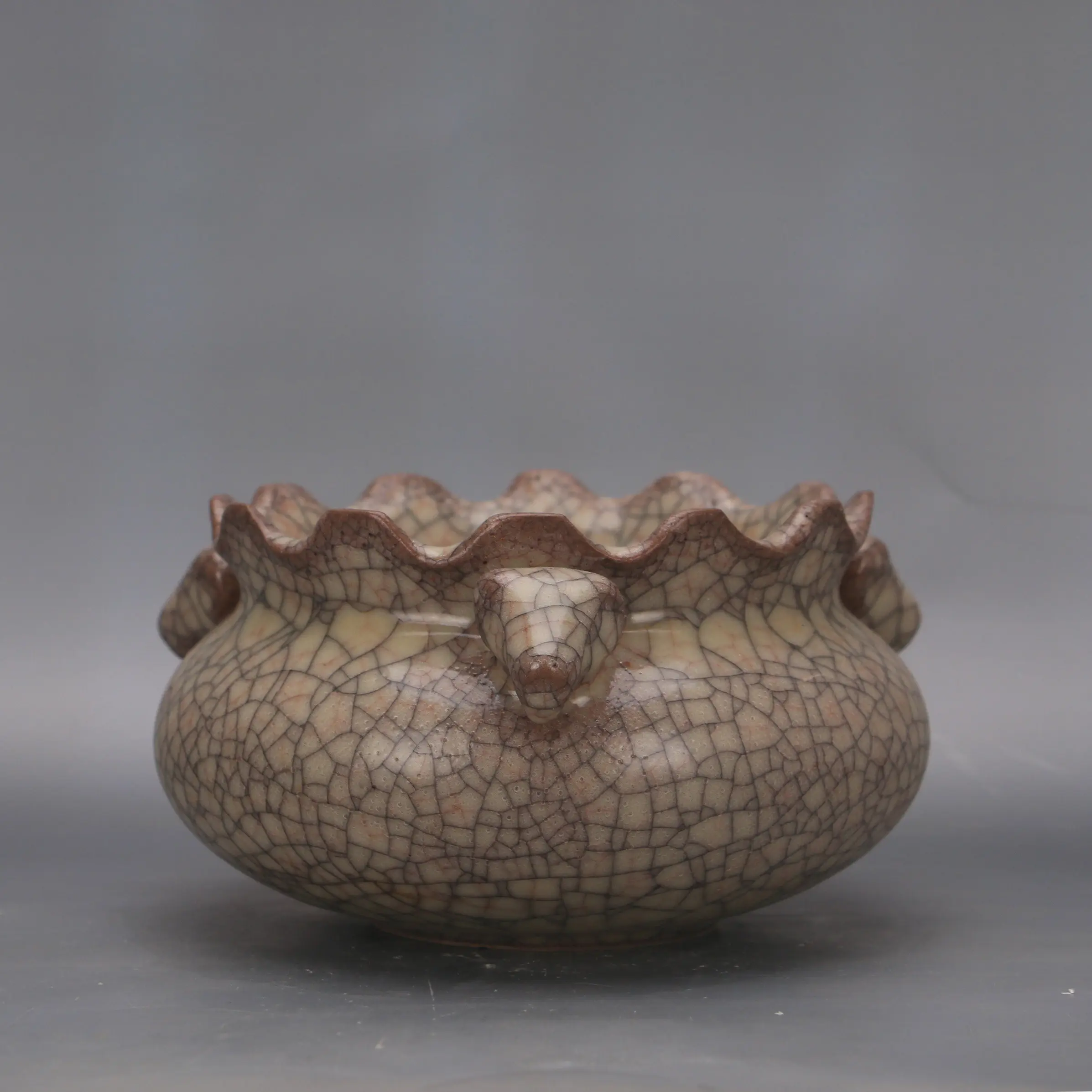 Vintage Style Chinese Guan Ware Yellow Glaze Golden Crackle Lotus Leaf Brush Washer Handmade Ceramic Home Decor