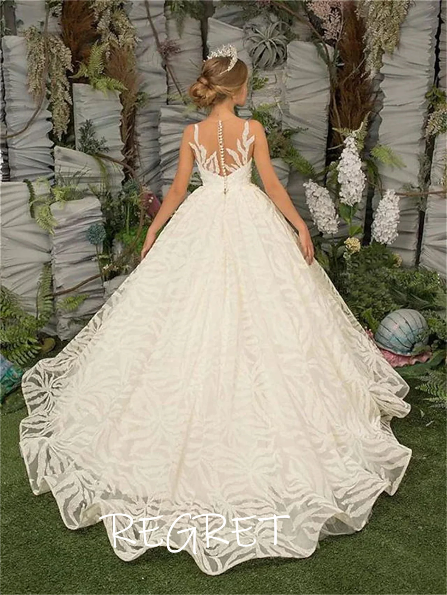 

White Ball Gown Chapel Train Flower Girl Dress Lace Tulle Sleeveless Embroidered Party Costume A-Line Princess Prom Dress