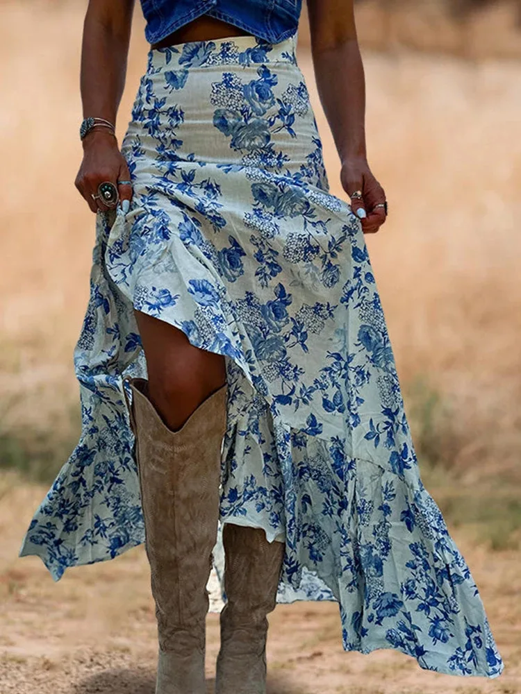 

Женская повседневная богемная макси-юбка бело-голубая с цветочным принтом, рюшами и высоким разрезом, идеально подходит для летних дней и встреч на свежем воздухе