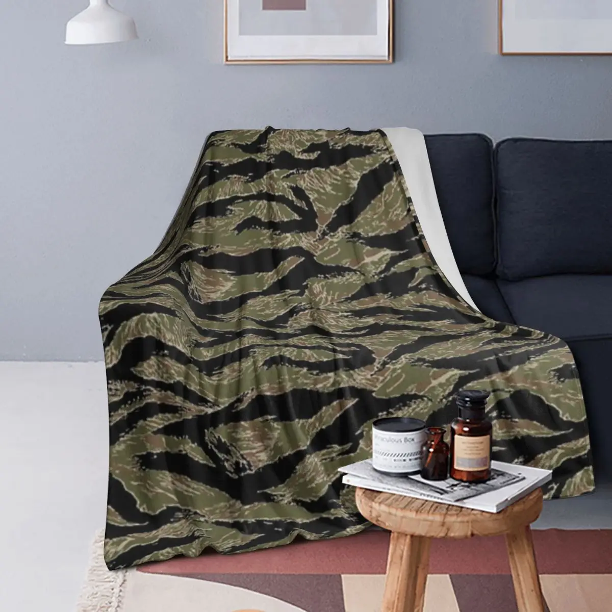 

Tiger Stripe Camouflage Military Camo Blanket Warm Flannel Throw Blanket Bedding for Bed Living room Picnic Travel Home Sofa