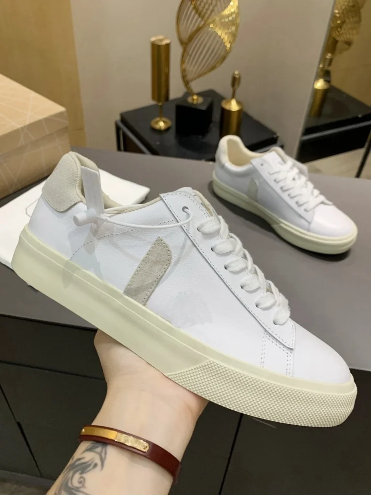 New white shoes for men and women, casual white breathable classic sports shoes and comfortable fashion soles