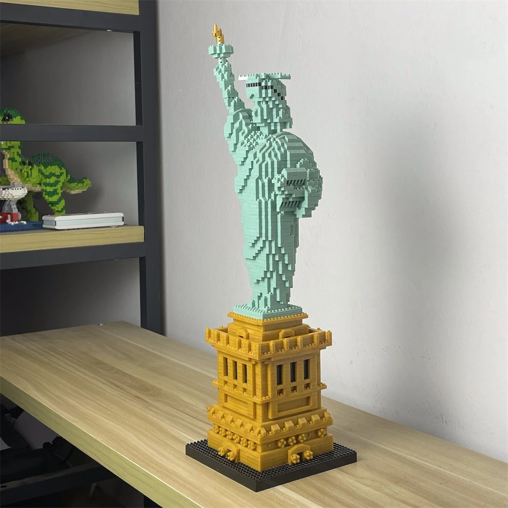 Statue of Liberty - European Historical Architecture Micro Mini Building Blocks Toy: Symbol of Freedom, Justice, and Peace