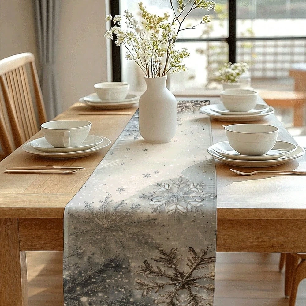 Tischläufer mit Schneeflockenmuster, eleganter Esstisch mit Wintermotiv für festliche Zuhause, Esstisch, stilvoller Tischakzent