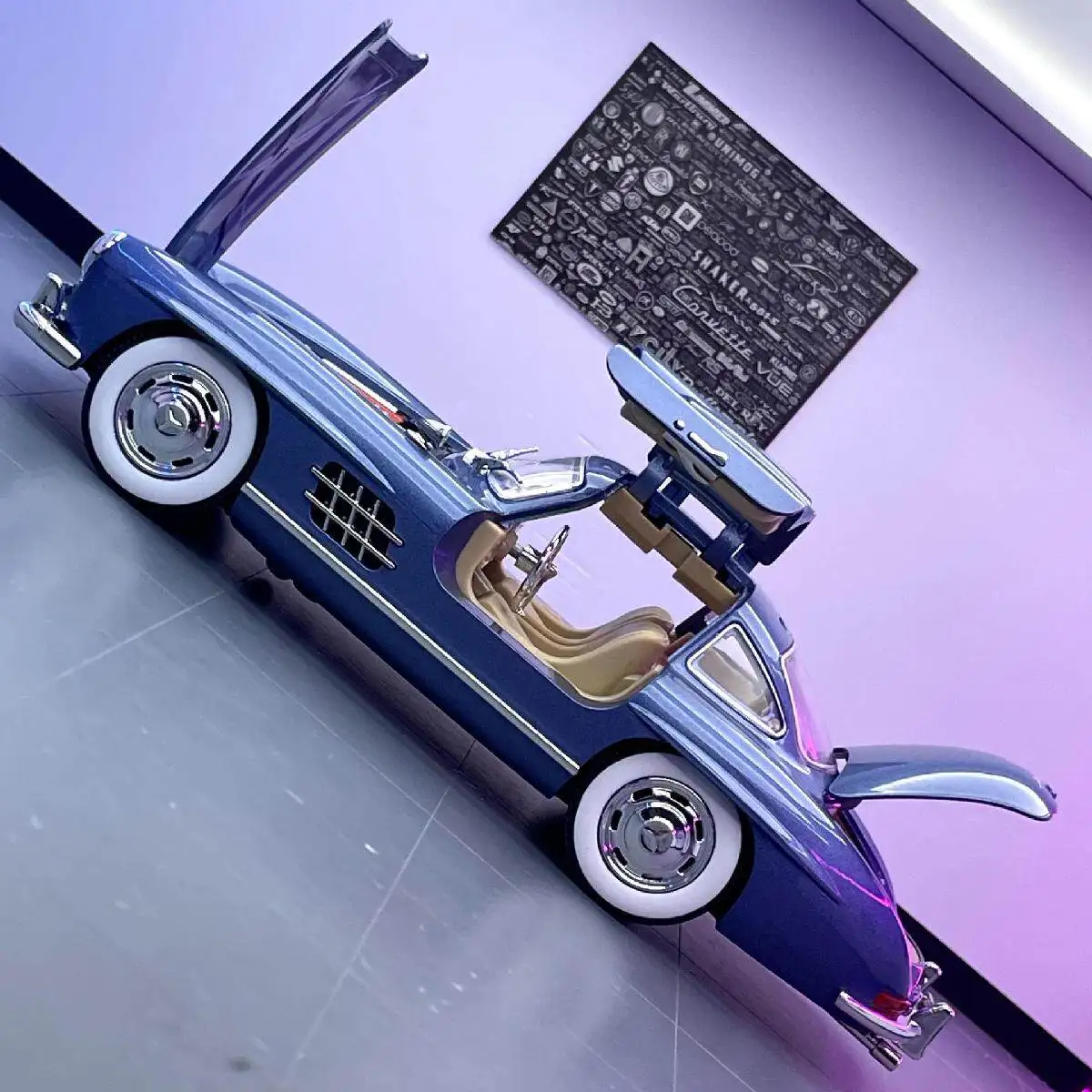 

1:24 300SL Classic Alloy Diecast Car Model Sound & Light Pull Back Children's Toys Collectibles Birthday gifts