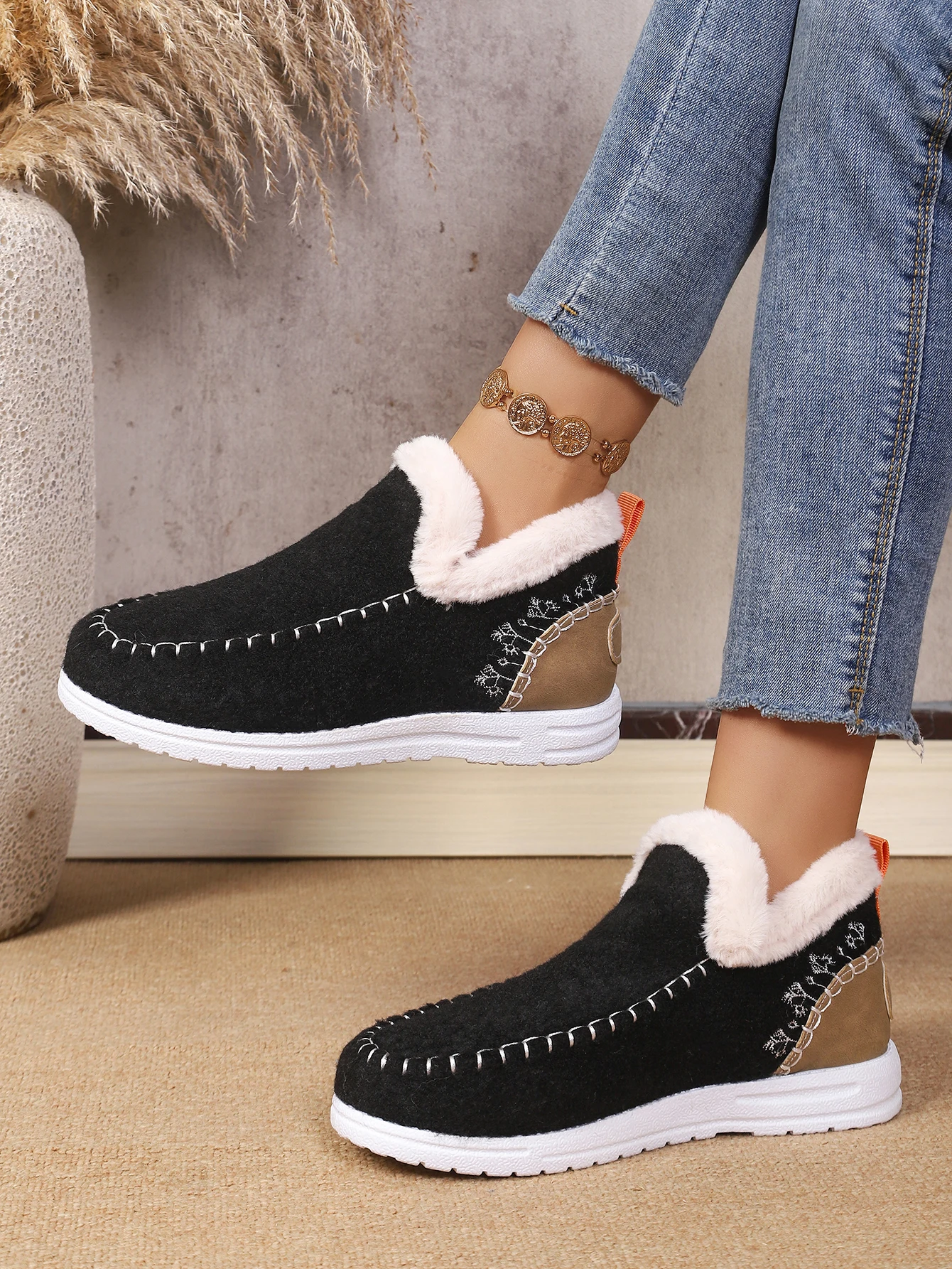 Damen Winter Slip-On Stiefeletten mit Flauschigem Kragen, Weichem Filz, Warmem Fleecefutter, Flach, Rutschfest, Leicht, für den Alltag, Schneestiefel – Detail 8